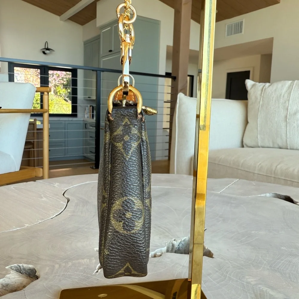 LV Mini Pochette - Picture 5 of 15